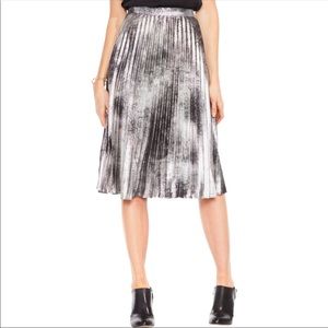 Vince camuto black/silver skirt